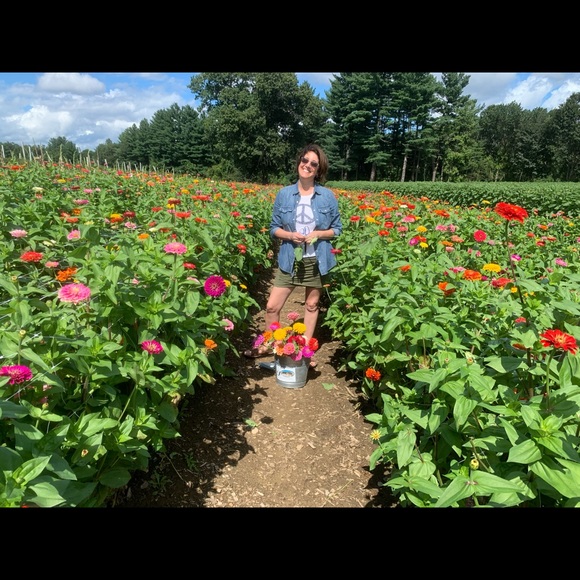 Meet your Posher, Susan - Picture 3 of 3